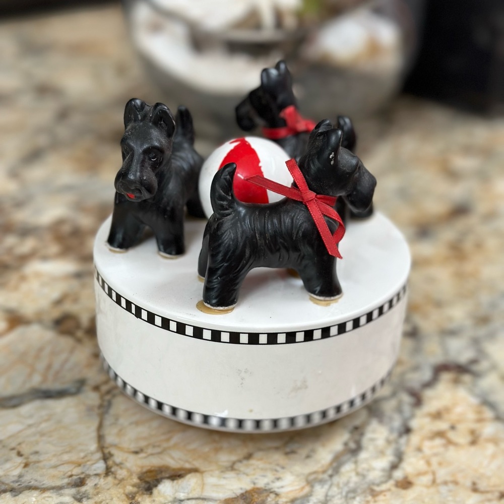 Scottie terrier vintage music box Dept. 56 dogs rare ceramic Japan